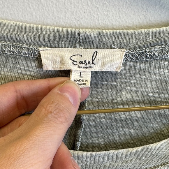 Easel Heather Gray Knit Top Women’s Large - Picture 2 of 5